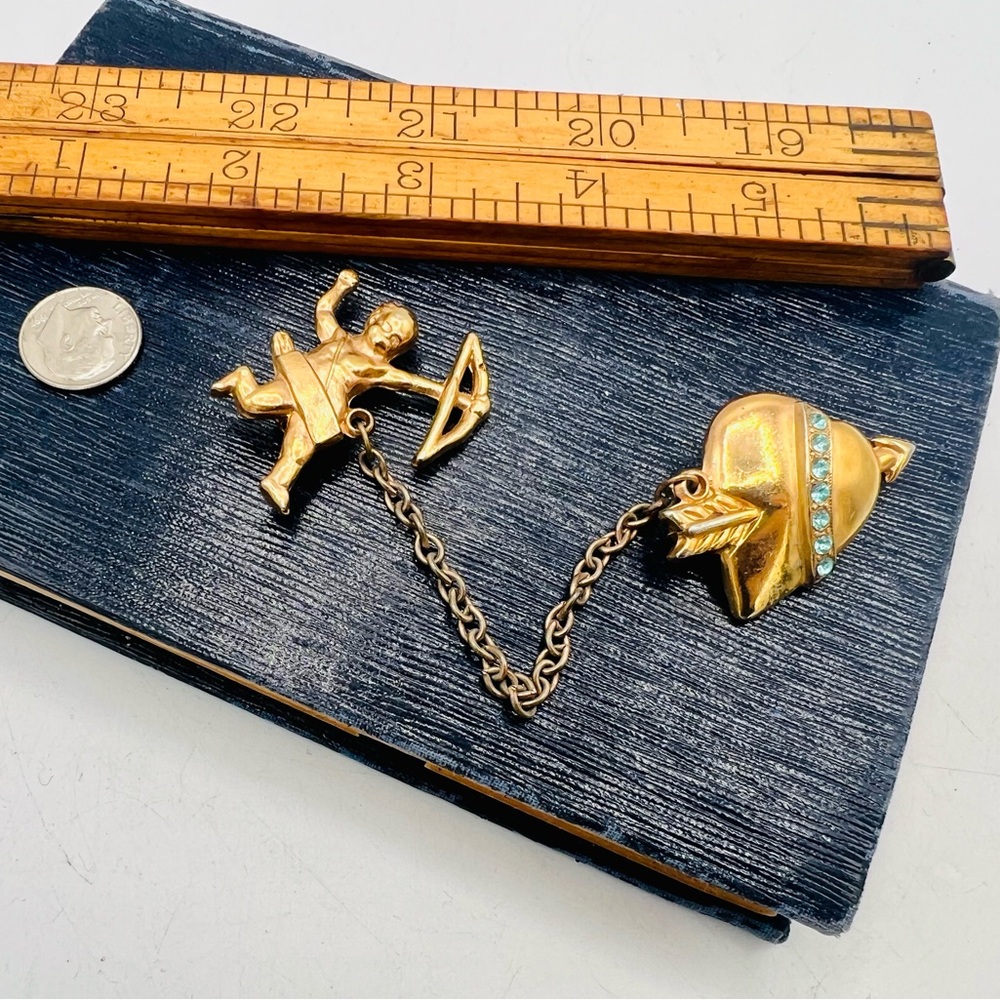 Vintage gold tone cupid and heart brooch pin set chain